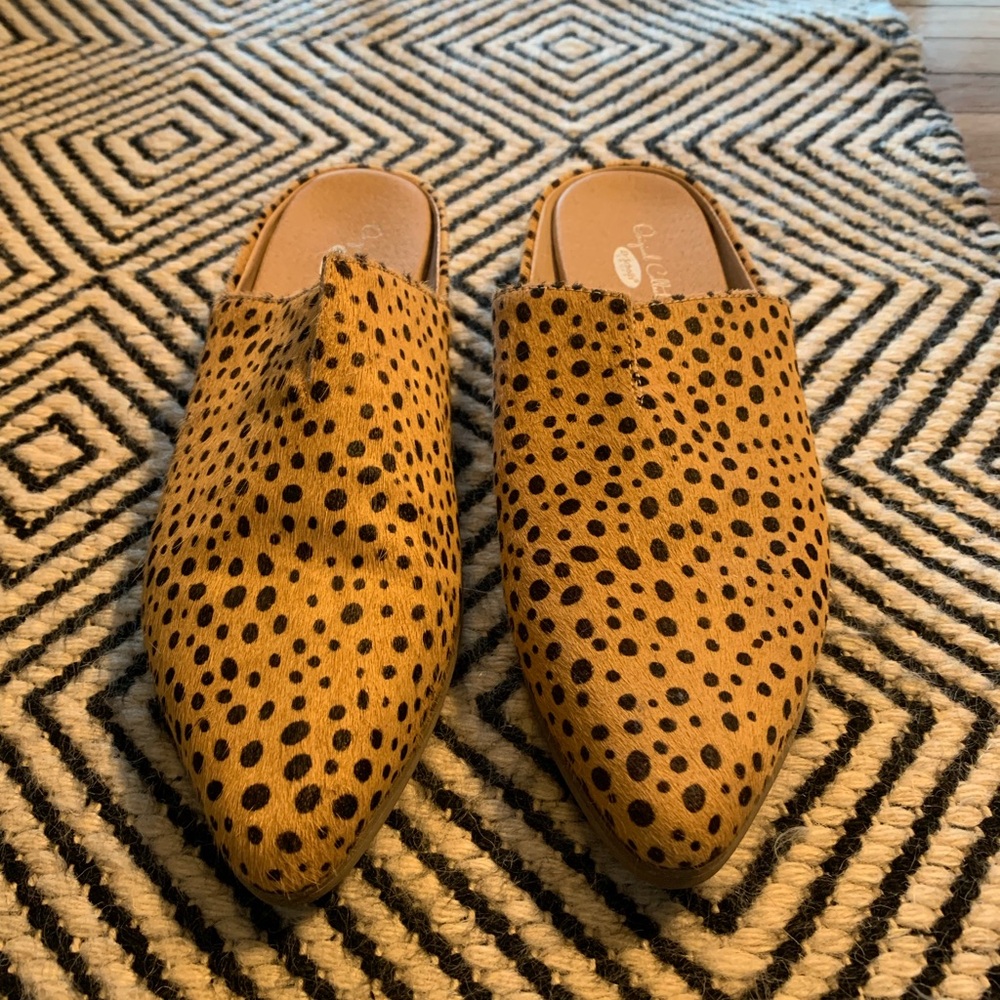 Dr. Scholl's Tan and Black Spotted Mules